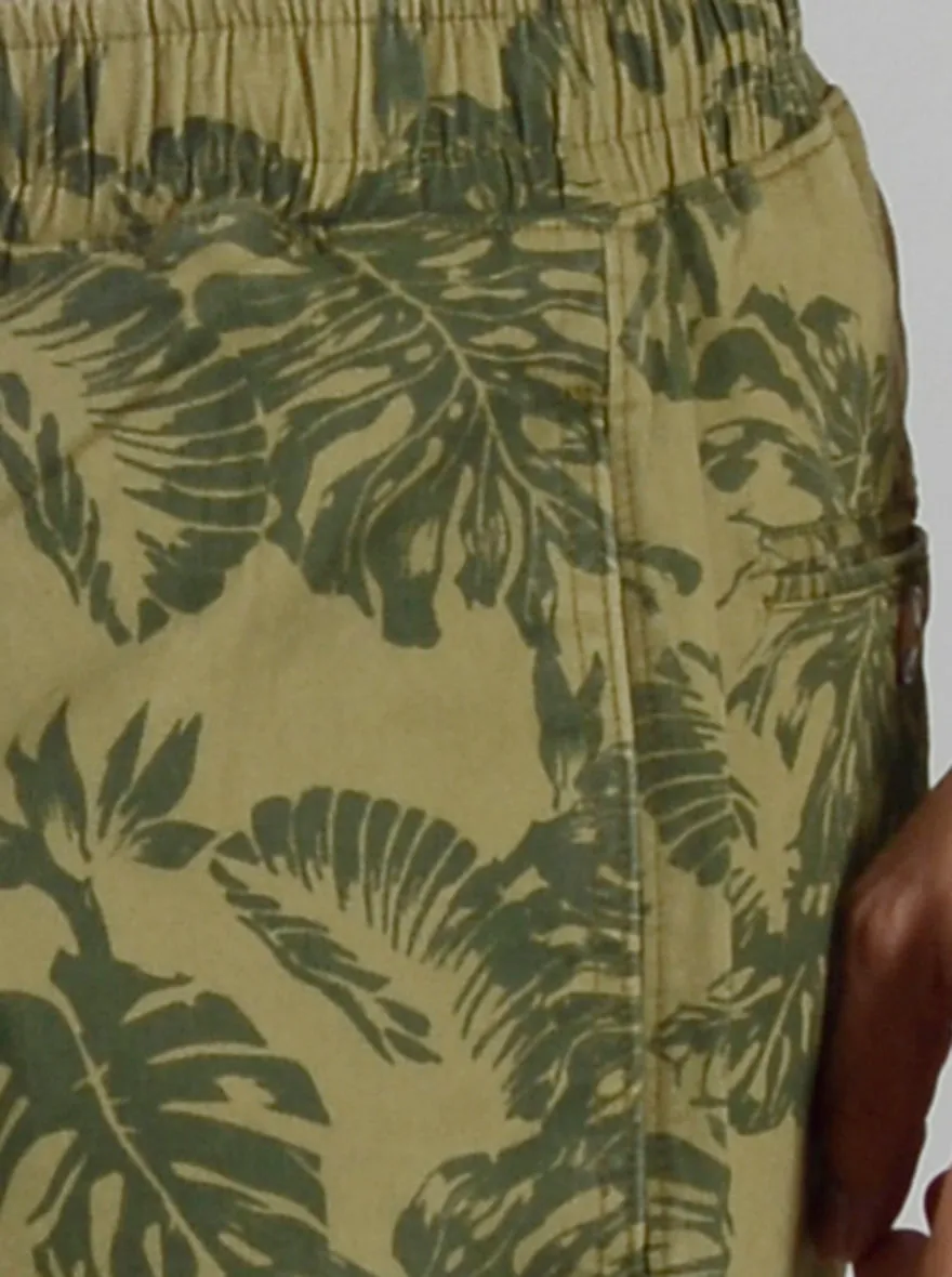 Grass Green Printed Regular Fit Capri | JadeBlue
