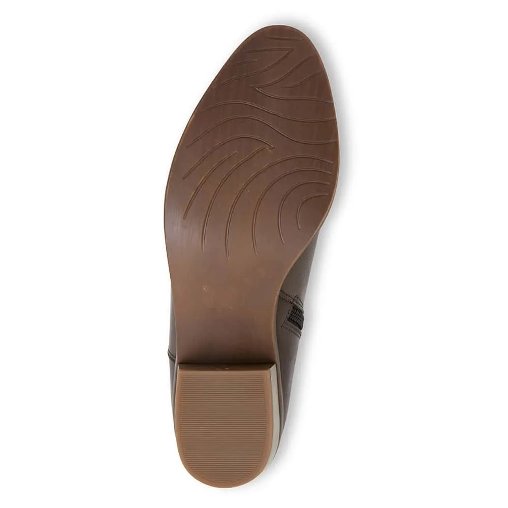Jarrett Boot in Khaki Leather